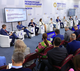 Директор по ИТ Росатома Евгений Абакумов выступил модератором панельной дискуссии на ПМЭФ-2023